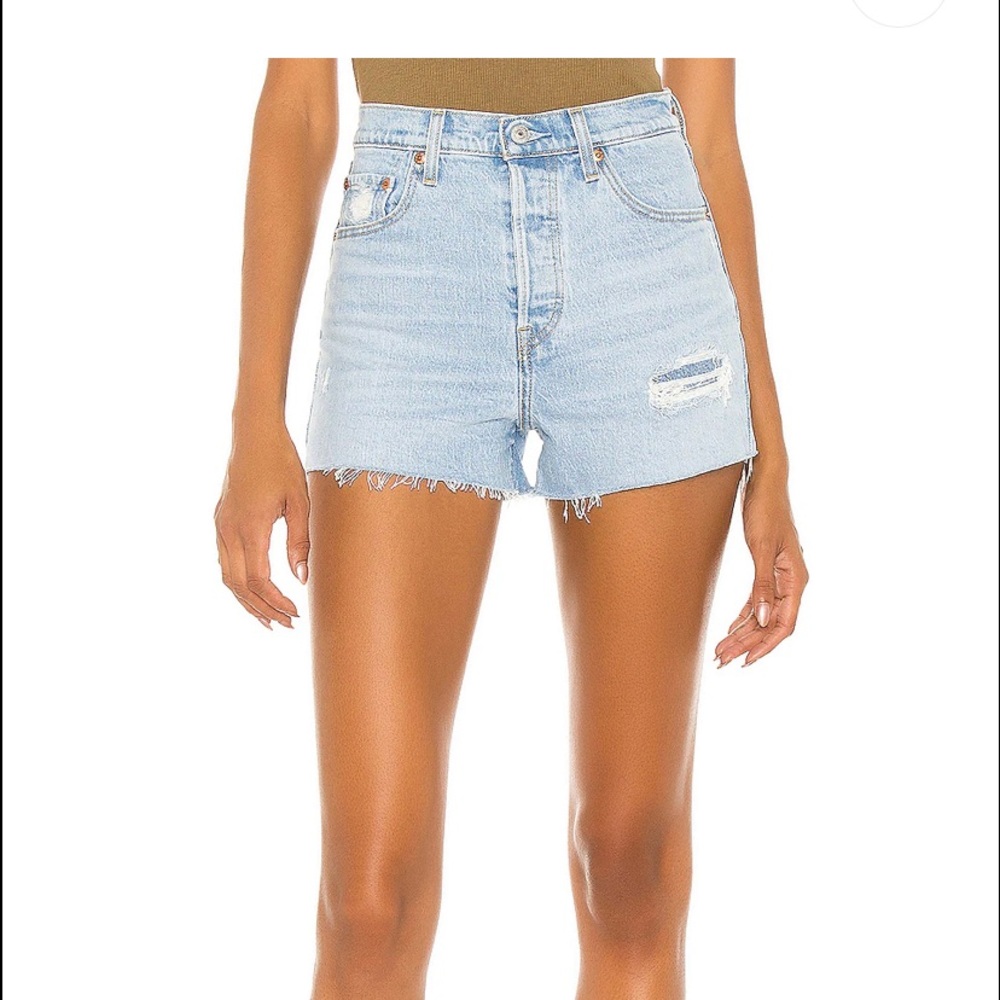 Levi’s Ribcage Shorts - Size 26